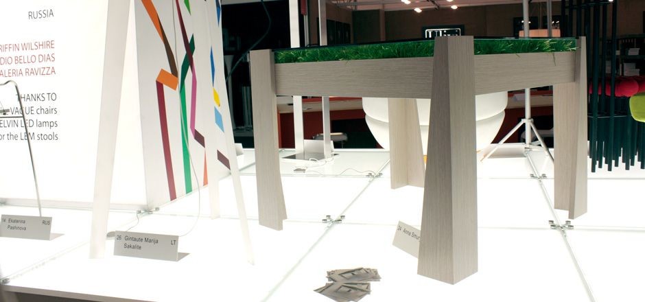 СТОЛ С ТРАВКОЙ – фото №2