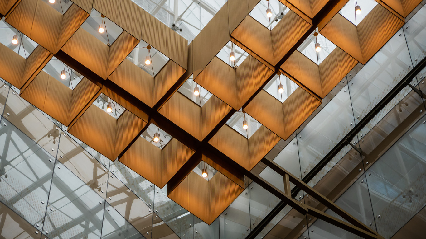 Глянец и свет: масштабное остекление атриума NAYADA для БЦ «Новион» в составе Radisson Blu Олимпийский – фото №1