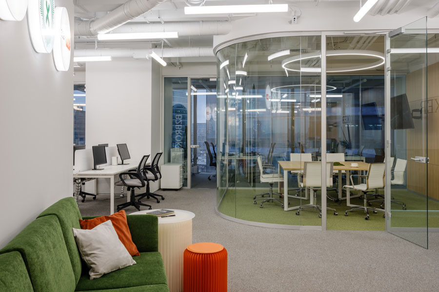 Ультрасовременный офис в эко-стиле от NAYADA для B2Broker – фото №4