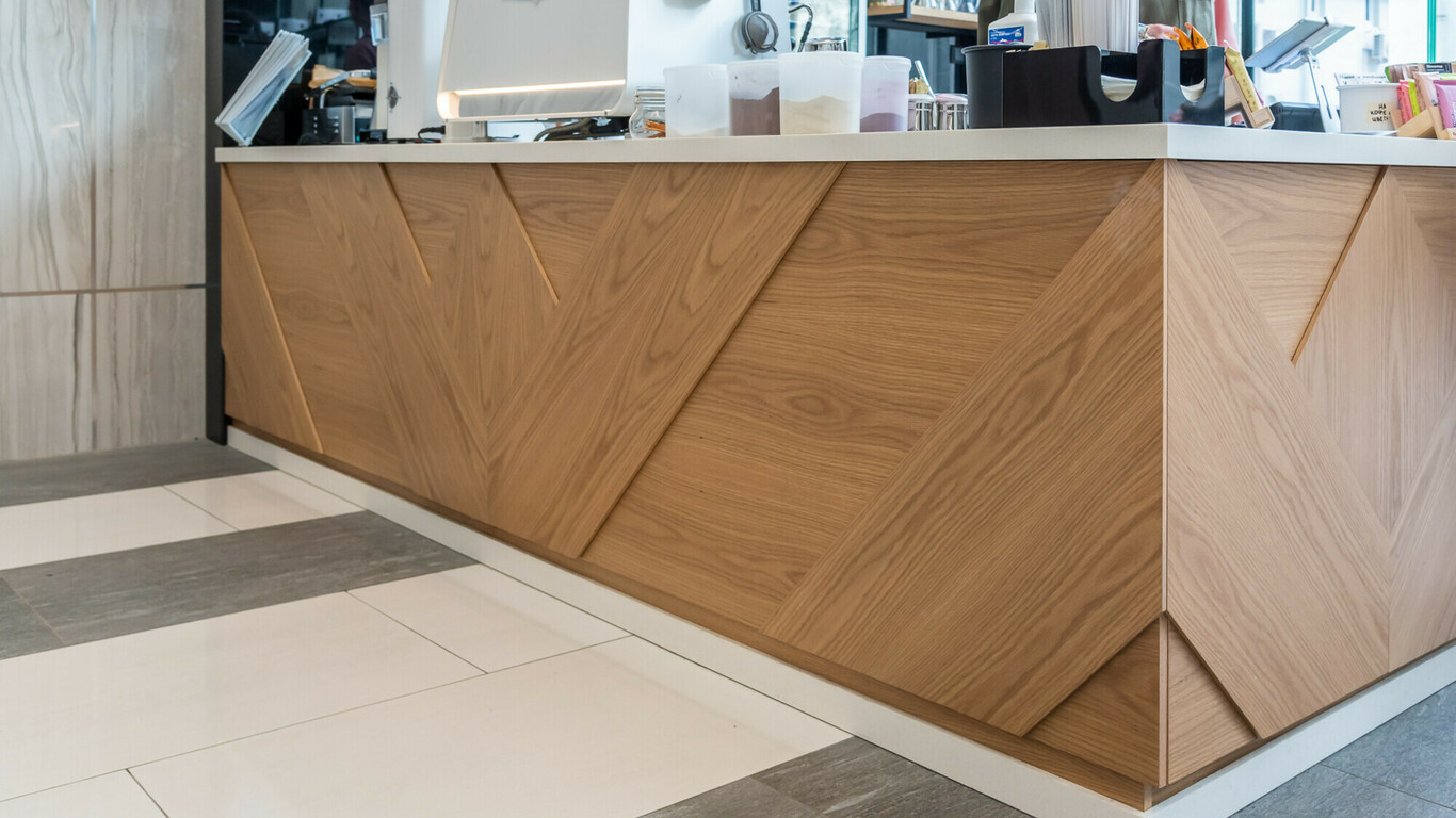 Nayada-мебель установила ресепшн и стойки кафе в Смоленском пассаже – фото №3