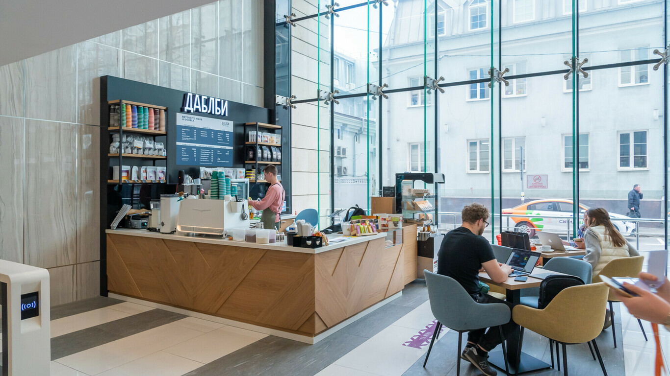 Nayada-мебель установила ресепшн и стойки кафе в Смоленском пассаже – фото №2