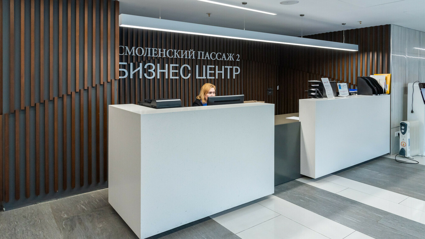 Nayada-мебель установила ресепшн и стойки кафе в Смоленском пассаже – фото №6