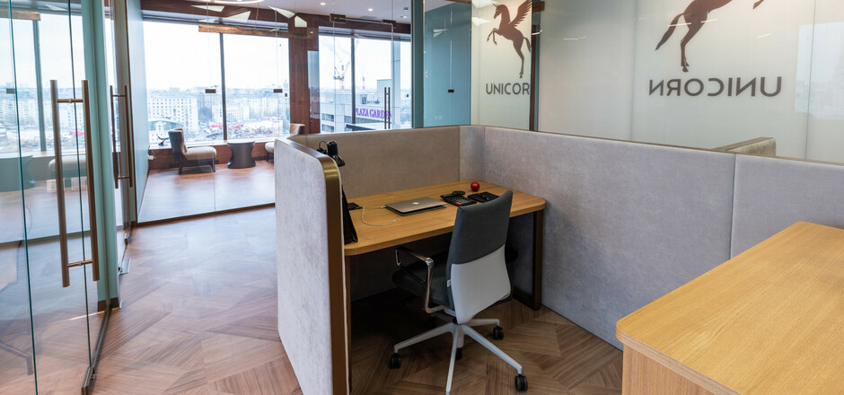 Nayada поставила проектную мебель в офис «Юникорн»
